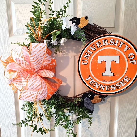 University of Tennessee Wreath with Orange Accents - Picture 9 of 10